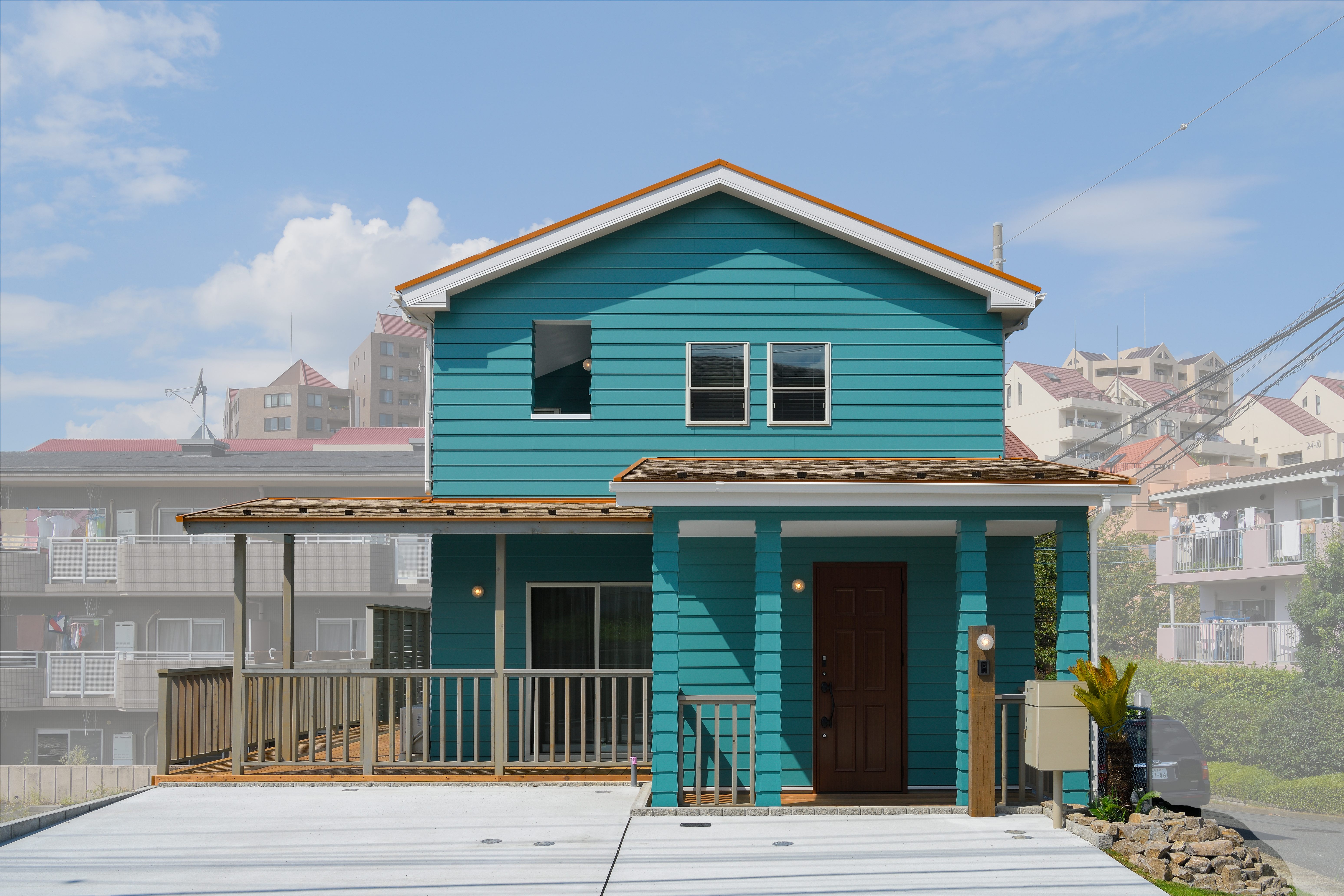 青い家背景あり.png